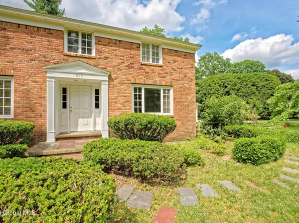 805 Karenwald Lane, Schenectady, NY 12309