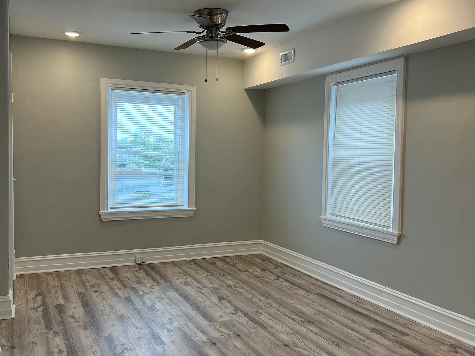 Studio, 600 sqft, $895 — Photo 2