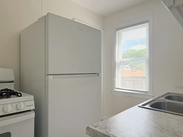 1510 SE Riverside Dr #B3 — Photo 8