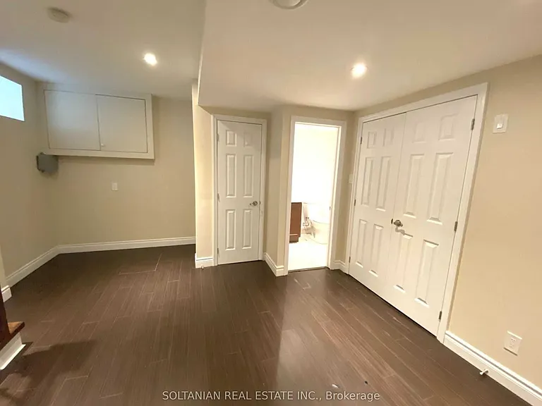 137 Colin Ave — Photo 31