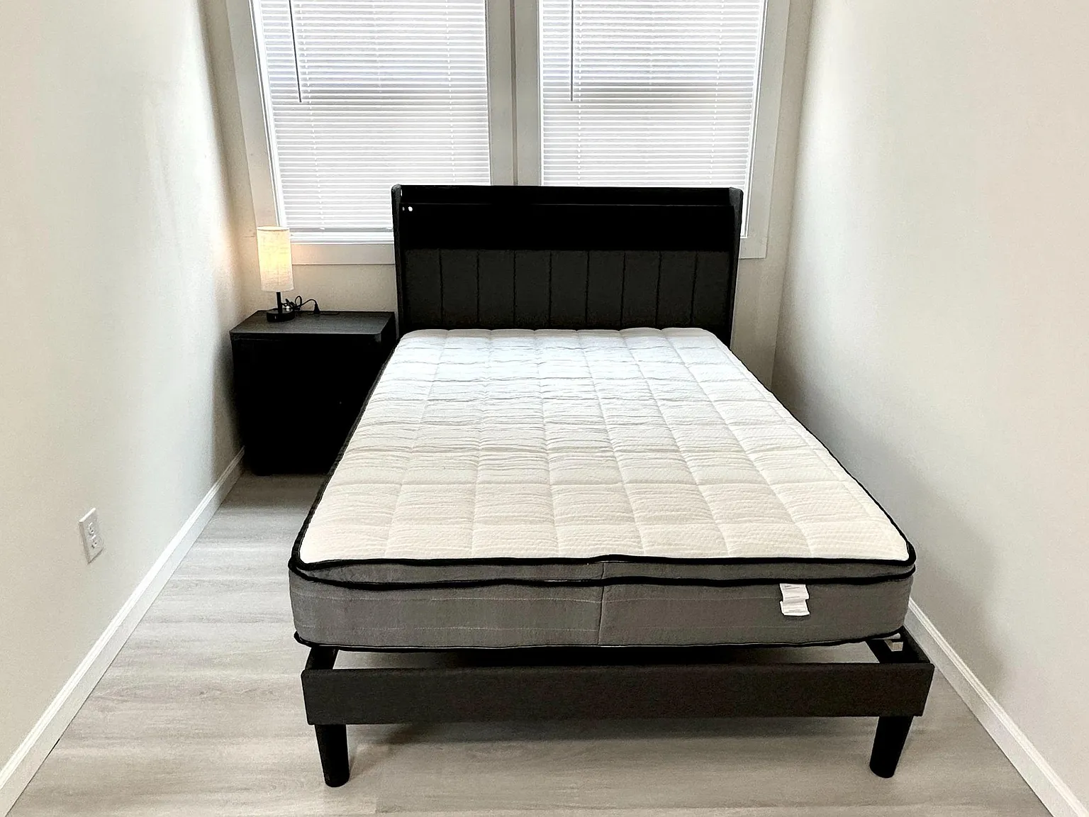 4 bed, 2.0 bath, 2700 sqft, $910 — Photo 2