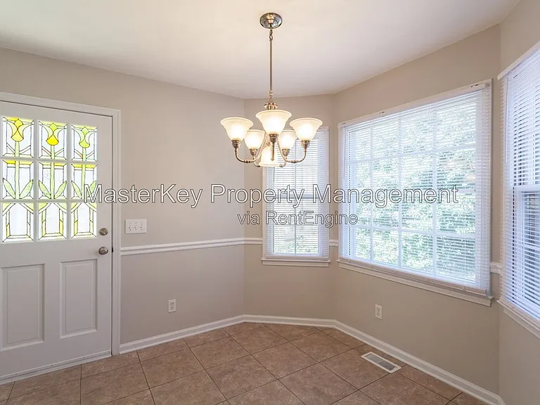702 Buckingham Rd — Photo 7