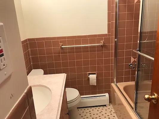 Rented by Zikos Realty Services | media 16