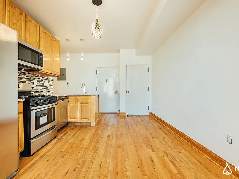 187 18th St #3B — Photo 9