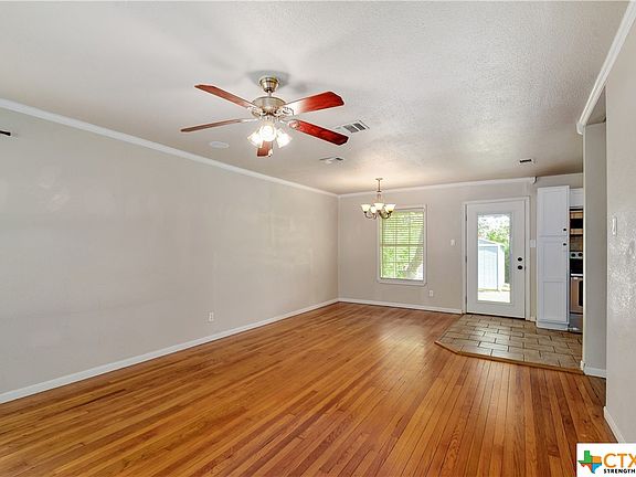 5th image of 425 W Lullwood Ave