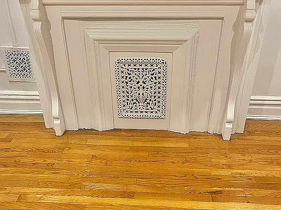 5th image of 517 Bainbridge St #2