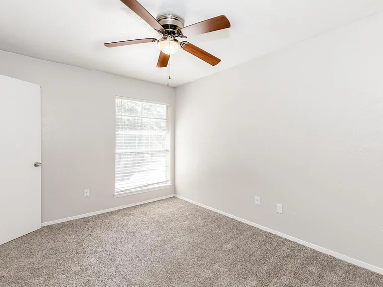 Scenic Pines Apartments — Photo 17