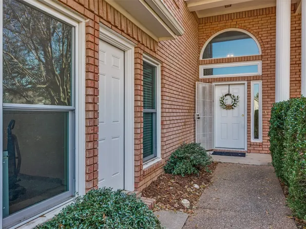 6800 Moss Ln, North Richland Hills, TX 76182