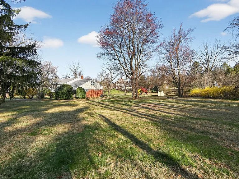 1567 Sugartown Rd — Photo 29