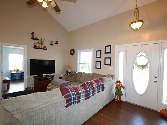 5th image of 174 Stephanie Ave