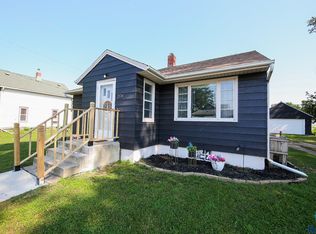 208 W 1st Ave, Lennox, SD 57039
