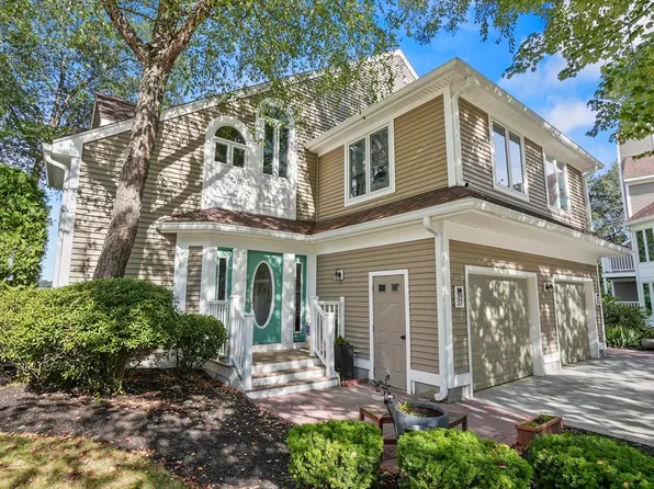 39 Pointe Rok Dr #39, Worcester, MA 01604