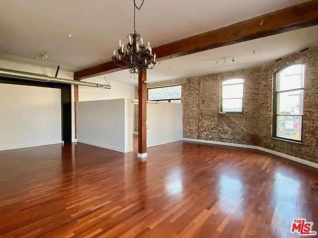 Building Photo - 652 Mateo St #202