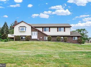 8076 Hickory Rd, Stewartstown, PA 17363