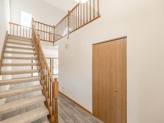 2nd image of 3028 Carlton Ct