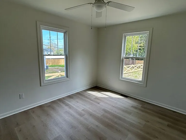 609 Center St — Photo 17