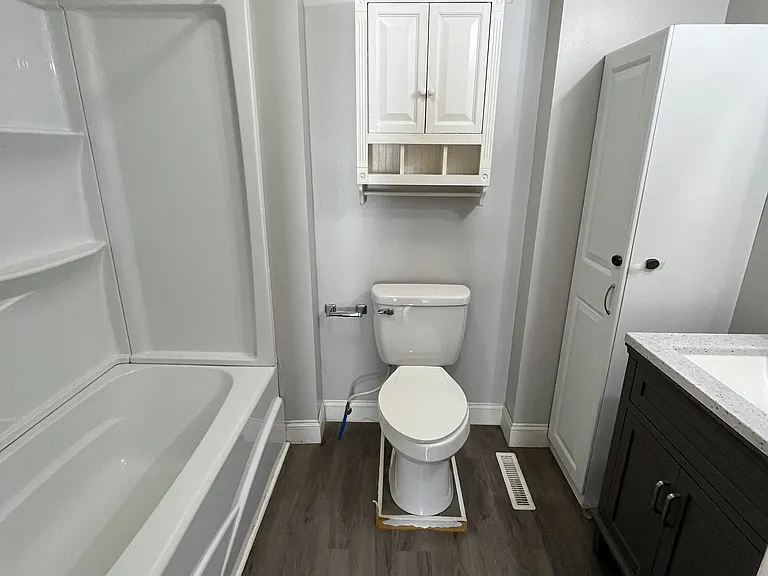 1011 Bronson St — Photo 10
