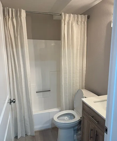 374 N Avenue 57 — Photo 5