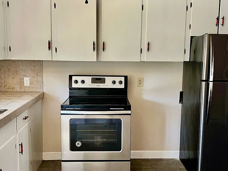 831 Bay St #A — Photo 3
