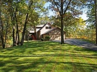 11471 Silver Hl, Pinckney, MI 48169