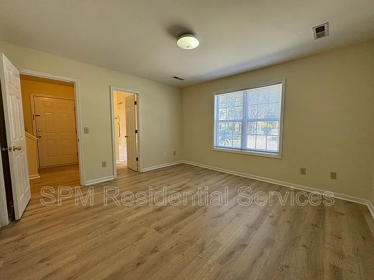 5147 Lampost Cir — Photo 4