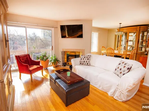 507 Windsor Dr #107, Palisades Park, NJ 07650