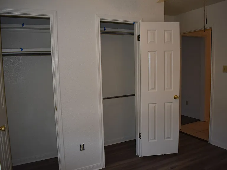 907 Crymes Ln — Photo 9