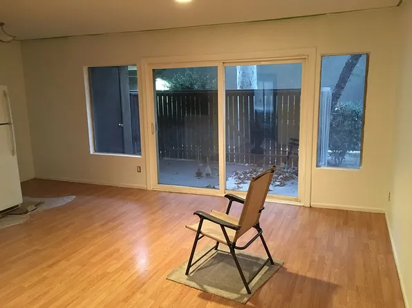 18350 Hatteras St APT 130, Tarzana, CA 91356
