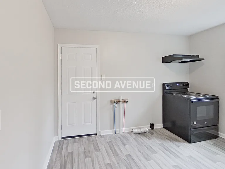 7825 Rugby Ct — Photo 4