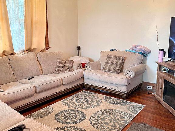 4th image of 329 W Ridgeway St