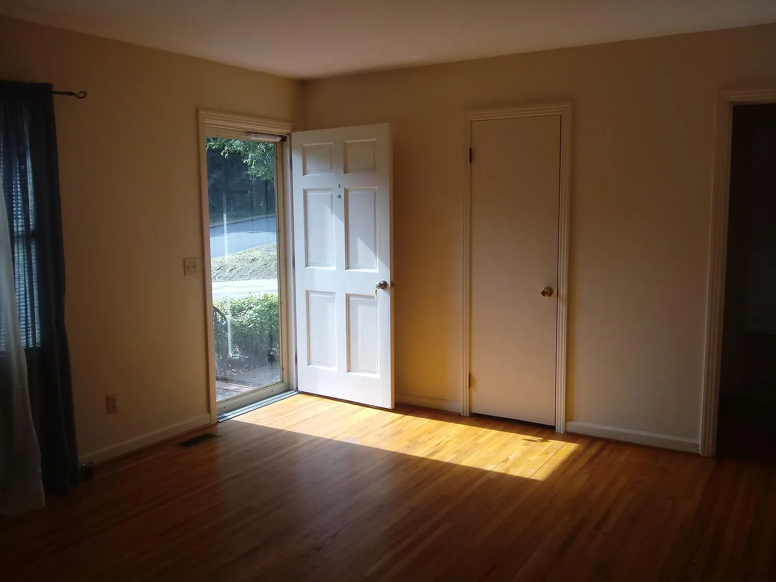 2 bed, 868 sqft, $1,050 — Photo 3