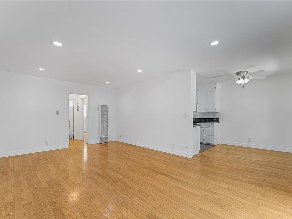1st image of 1336 N Citrus Ave APT 2