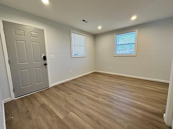 3rd image of 539B Moore Ave