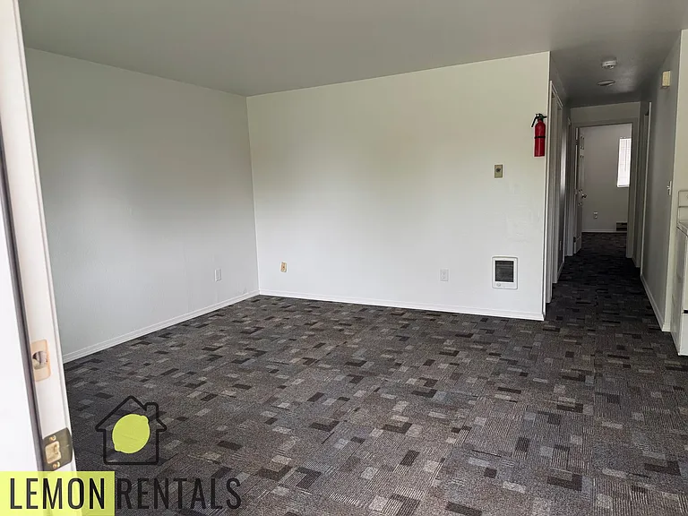 902 N 9th Ave — Photo 9