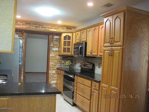 4th image of 10940 Mandarin Station Dr W