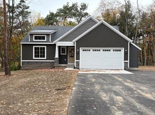 7215 Chandler Dr NE, Belmont, MI 49306