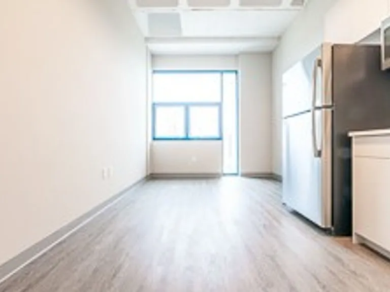 735 W Wisconsin Ave — Photo 41