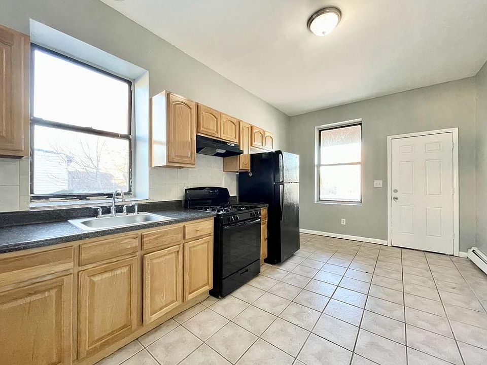 1st image of 136 S 7th St #3LA