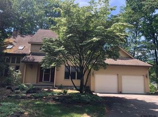 43 Oaktree Ln, Niskayuna, NY 12309