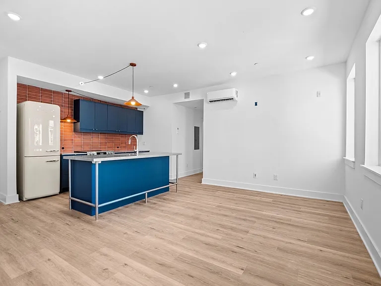 2456 Frankford Ave — Photo 54