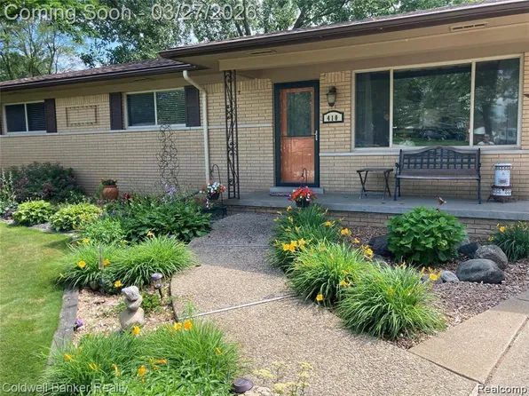 410 Spezia Dr, Oxford, MI 48371