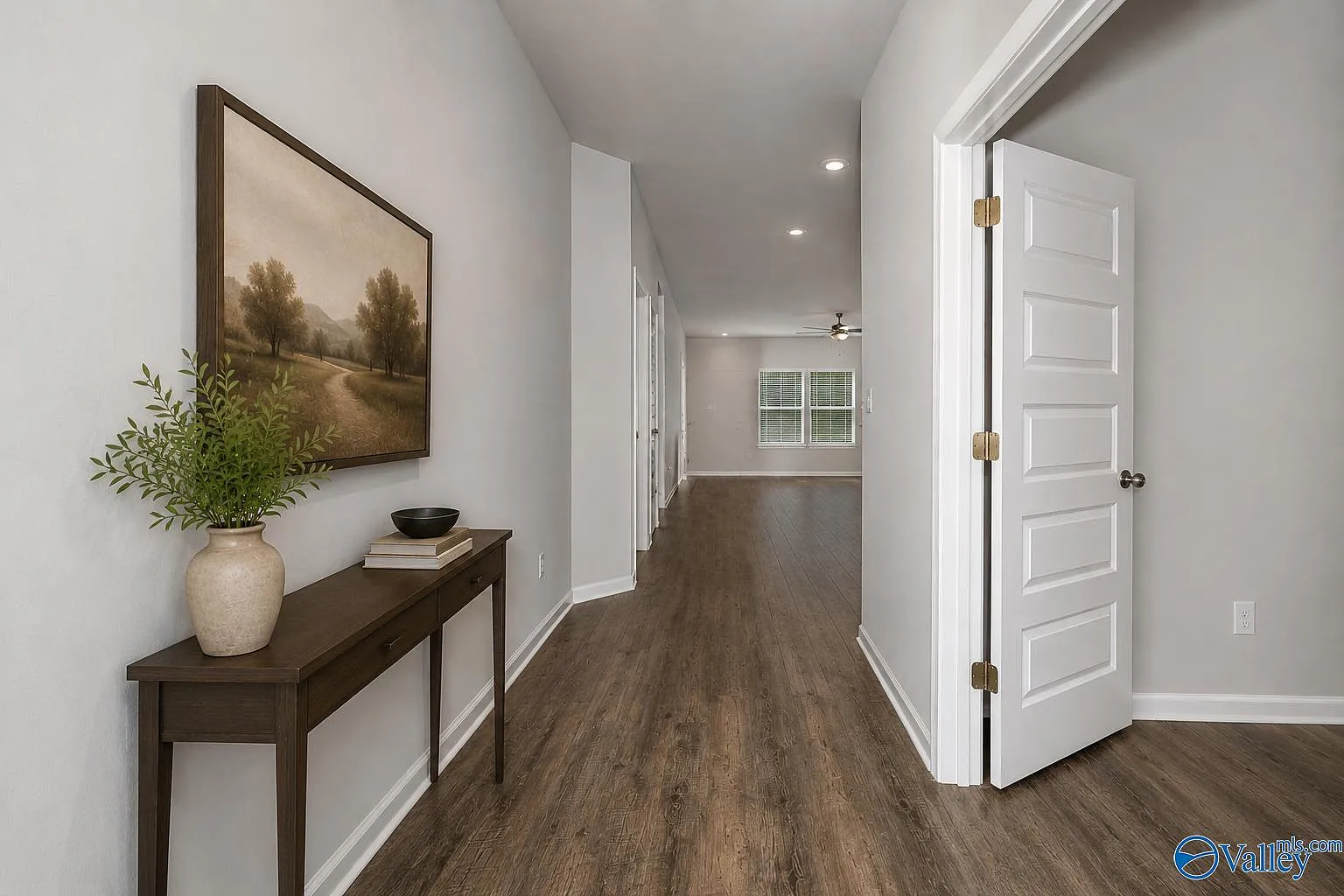 5 bed, 2.5 bath, 1955 sqft, $2,700 — Photo 4