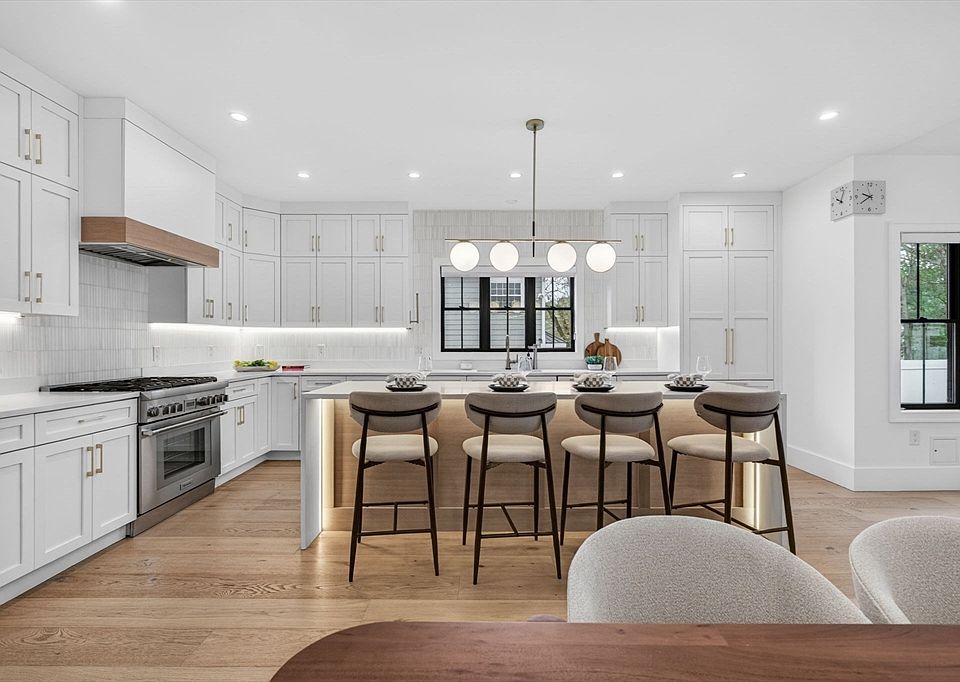 1st image of 71 Cloverdale Rd #1