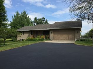 435 N Honey Lake Rd, Burlington, WI 53105