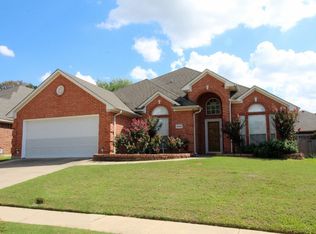 6025 Fannin Dr, Arlington, TX 76001