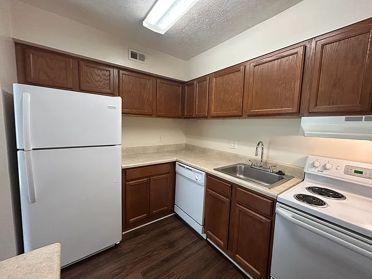 Huntingwood Apartments — Photo 35
