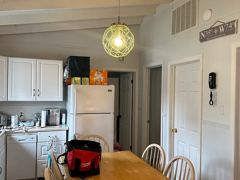 Barry Ln — Photo 6