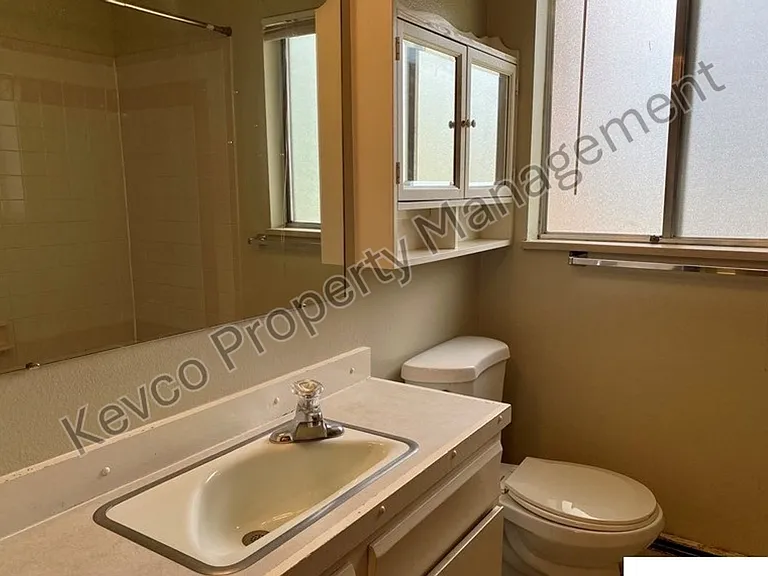 2717 Harvard St #A4 — Photo 11