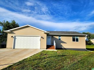 502 Sunset Ct, Rock Rapids, IA 51246