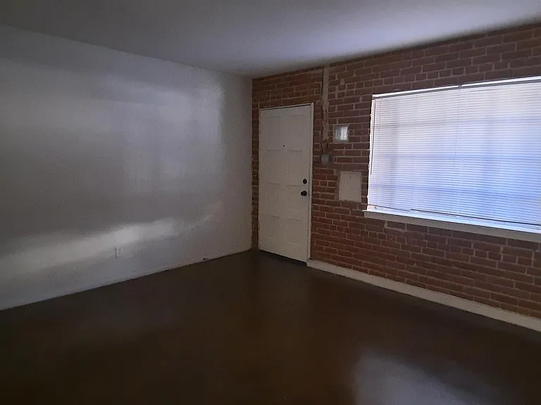 526 W Roosevelt St #10 — Photo 2